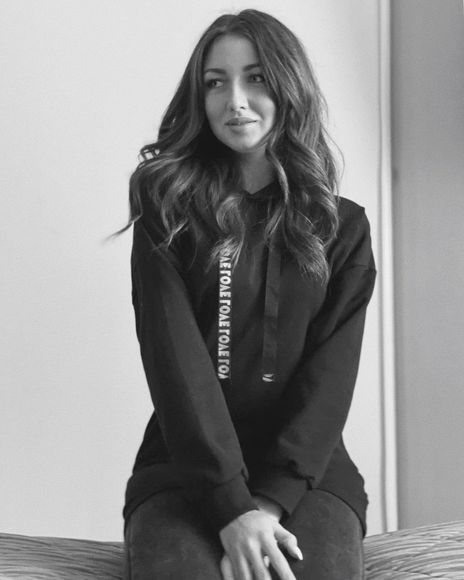 Meet your Posher, Alessandra - Picture 1 of 1